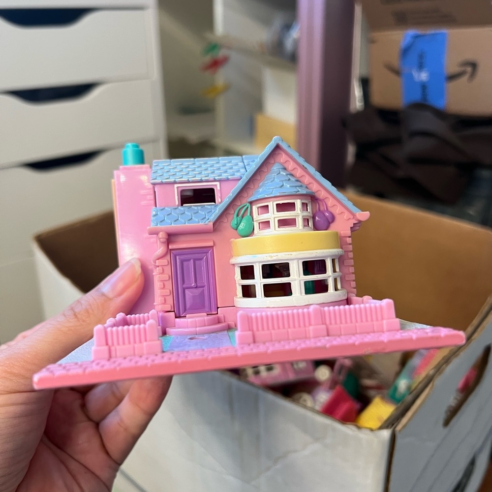 Vintage Polly pocket house